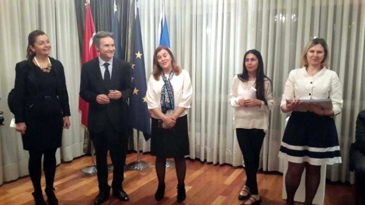 Romanya Büyükelçiliği\'nde "34 Kadın: 34 Dünya" Sergisi