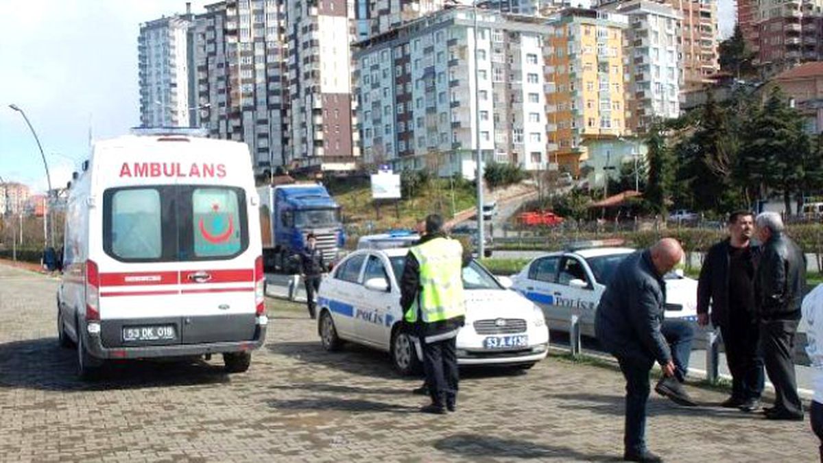 Sahilde Yürürken Ambulans Çarpan Kadın Öğretmen Öldü