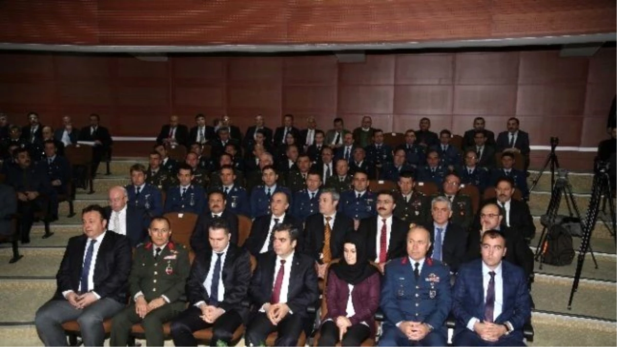 Şehit Eşleri Devlet Övünç Madalyasını Çocuklarıyla Birlikte Aldı