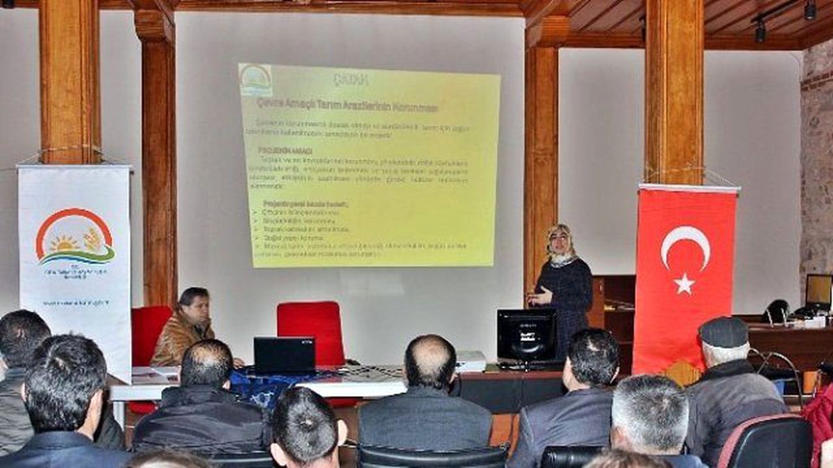 Seyitgazi\'li Çiftçilere "Çatak" Programı Anlatıldı