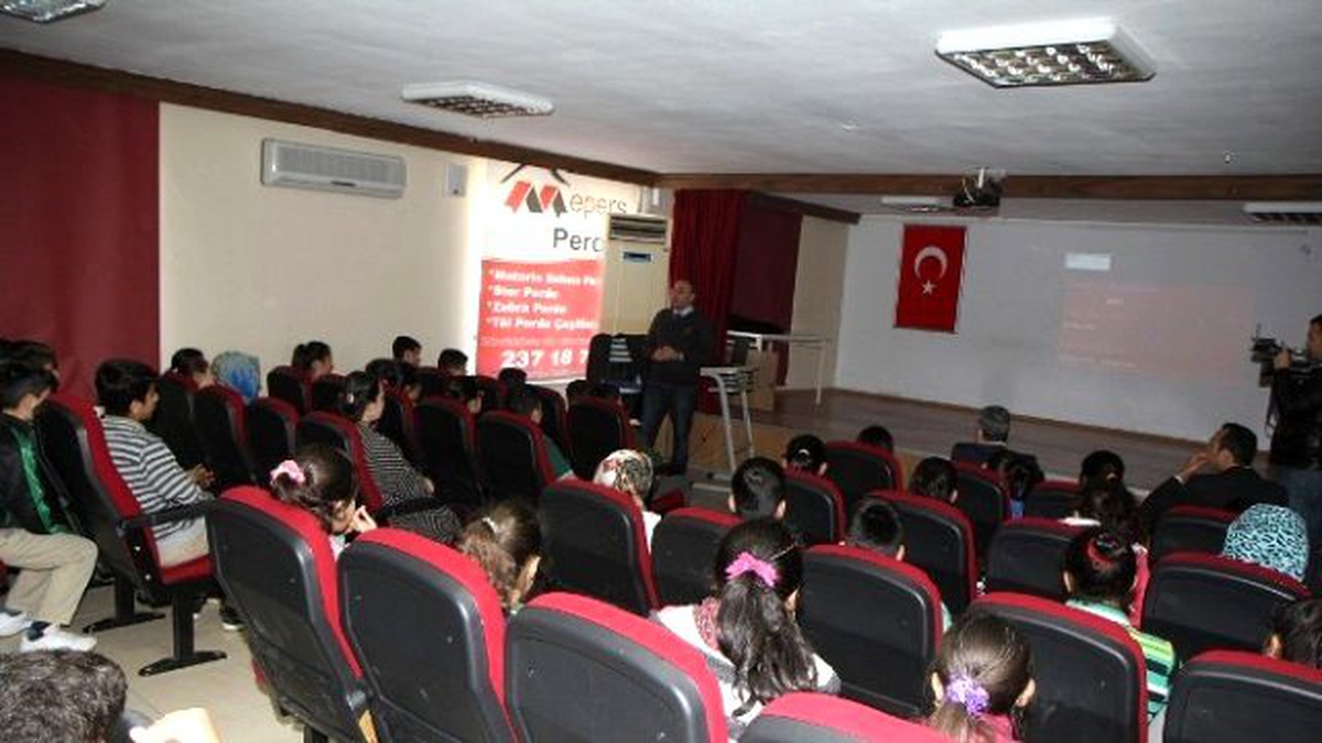 Toroslar Belediyesi\'nden Öğrencilere Çanakkale Zaferi Konferansı