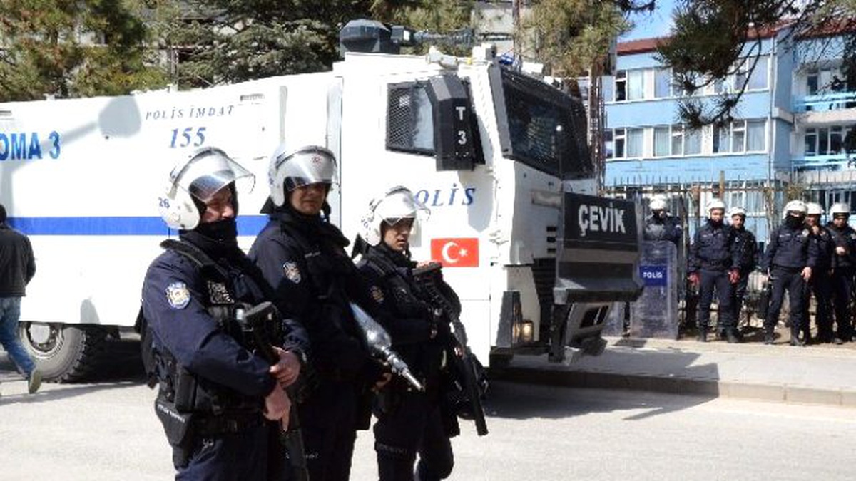 Eskişehir\'de Nevruz Kutlamasına Polisten Müdahale