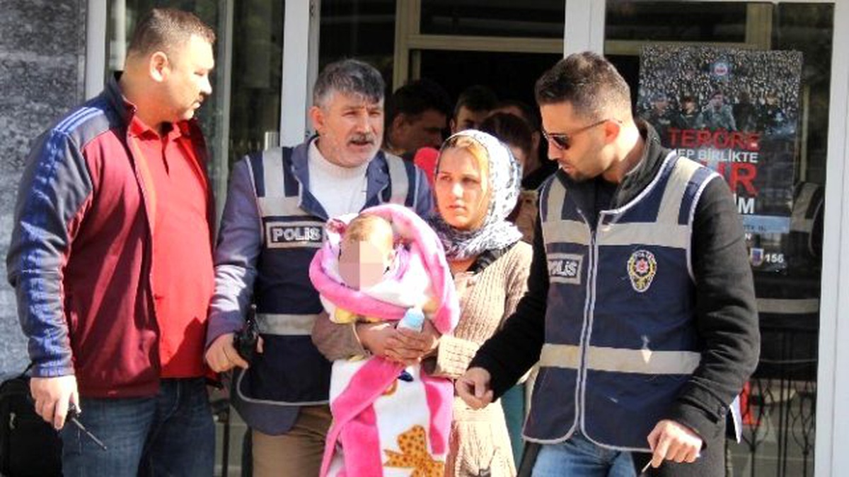 100 Lira Çalıp, Yakalanınca Geri Veren Hırsızlar Tutuklandı