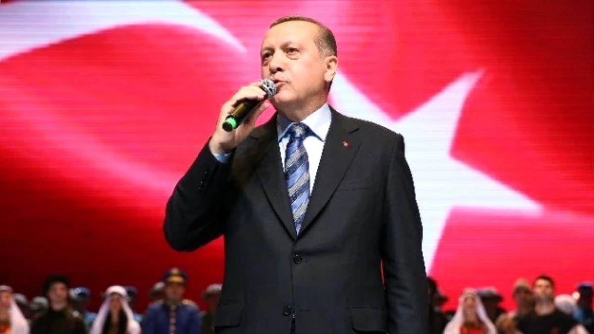 Cumhurbaşkanı Erdoğan\'ın Katıldığı Sahne Gösterinde Duygu Dolu Anlar