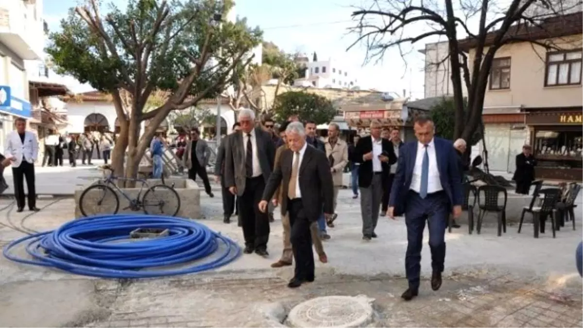 Başkan Acar, Tarihi Çarşıda İncelemelerde Bulundu