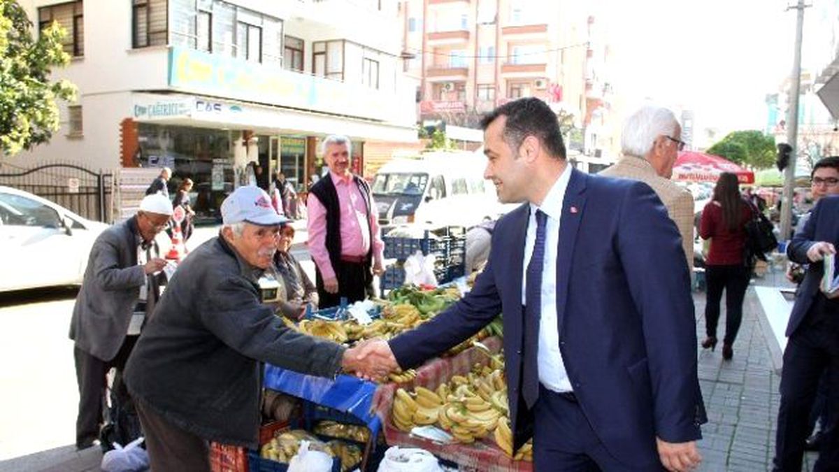 Başkan Yücel Cuma Pazarı Esnafını Ziyaret Etti
