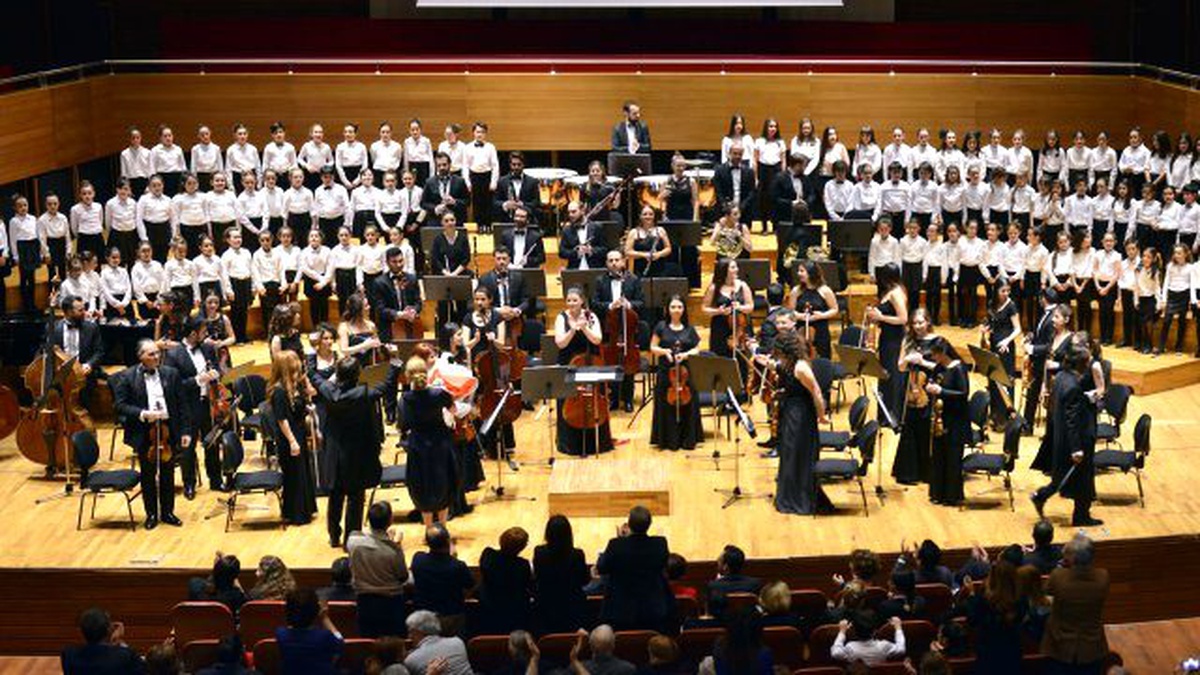 Çakabey Çocuk Korosu ve Olten Flormoni\'den Müzik Ziyafeti