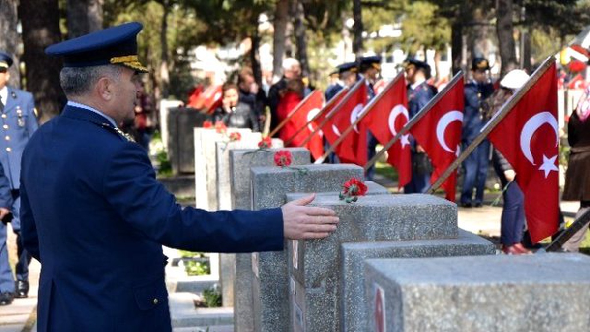 Çanakkale Şehitleri Hava Şehitliğinde Anıldı