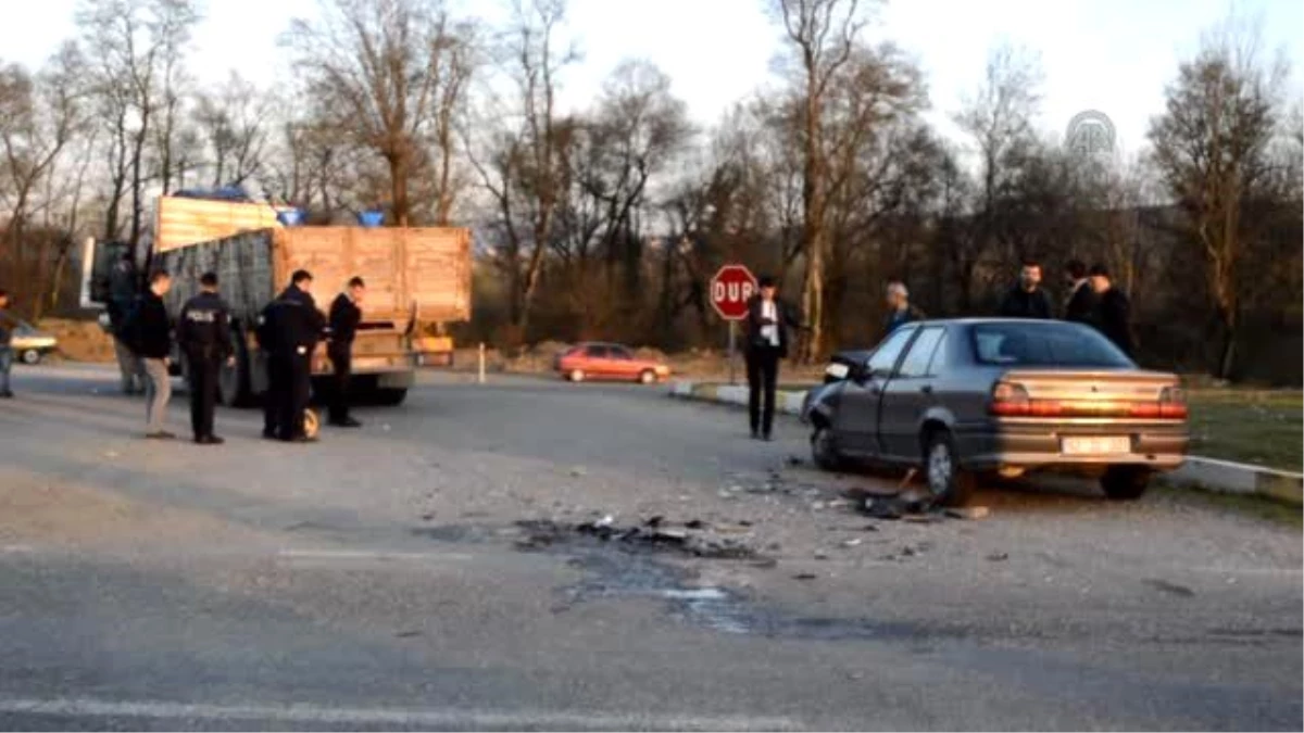 Çaycuma\'da Trafik Kazası: 3 Yaralı