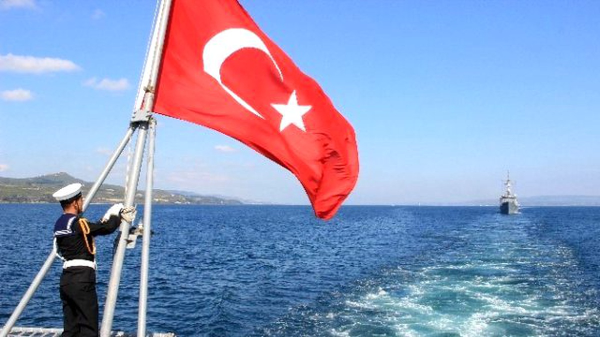 Deniz Kuvvetleri Gemileri Tören Geçişi Yaptı
