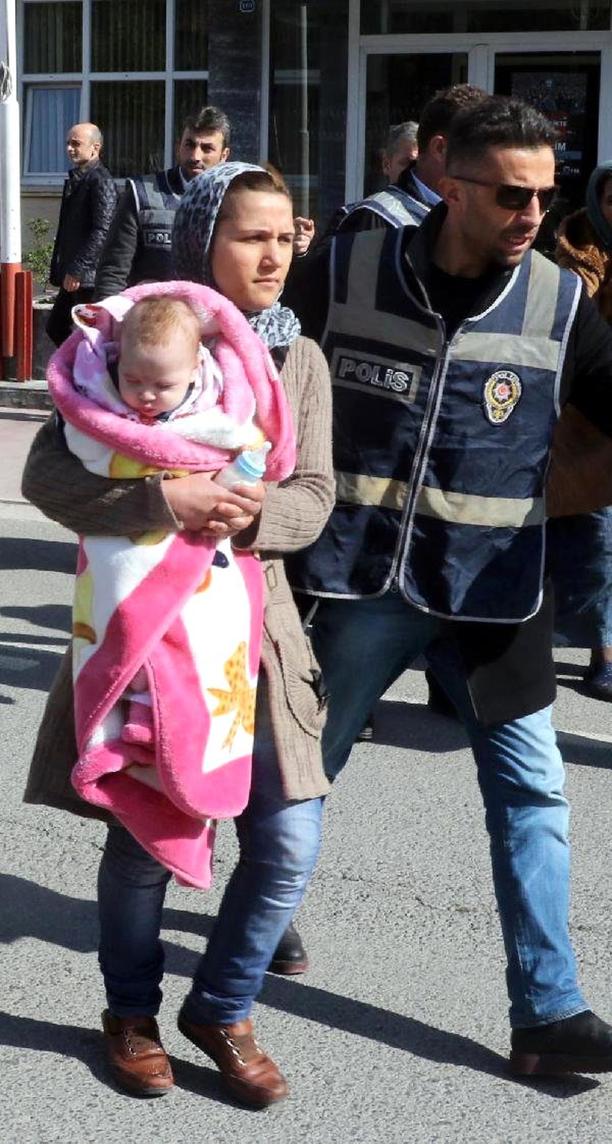 Ev Sahibine Yakalanan Hırsızlık Şüphelisi Kadınlar Tutuklandı