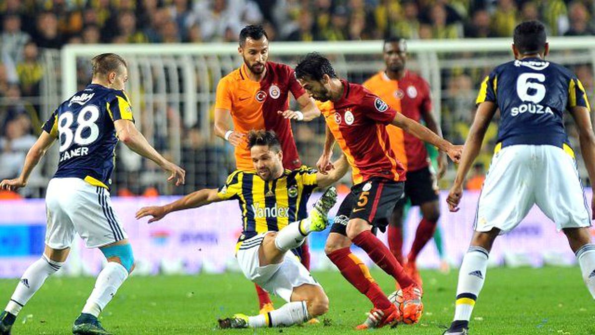 Galatasaray-Fenerbahçe Derbisi Öncesinde Kırmızı Kart Alarmı!