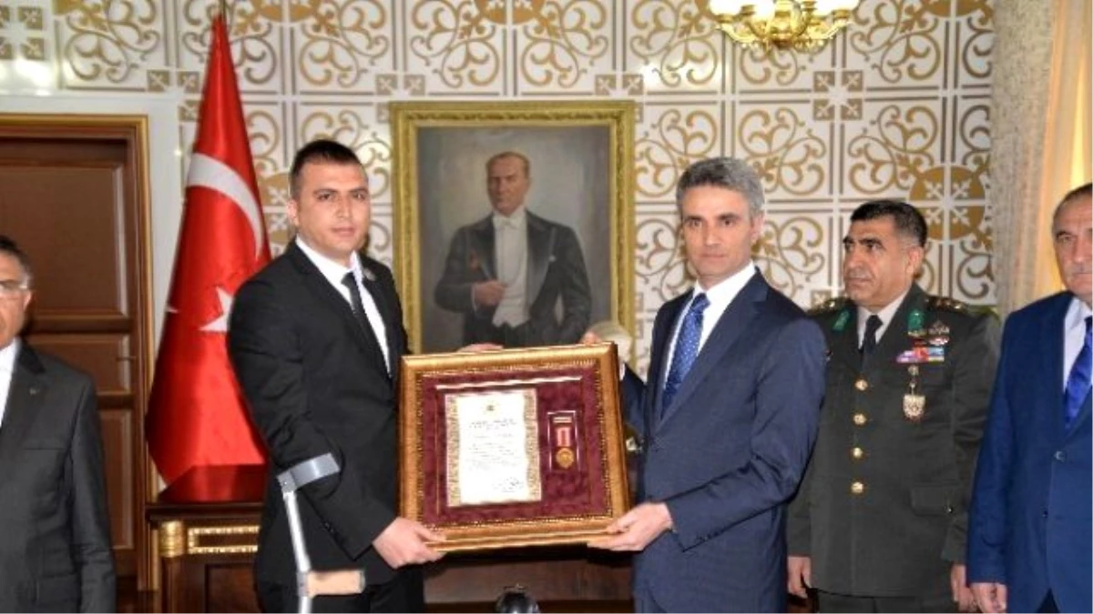 Gazi Piyade Komando Uzman Çavuş Özer\'e Devlet Övünç Madalyası Verildi
