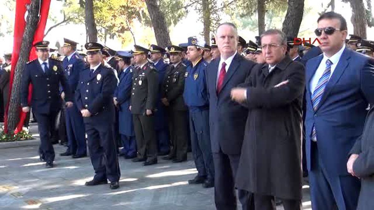 İzmir'de Şehitler Duygu Yüklü Törenle Anıldı