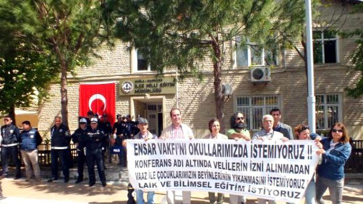 Marmaris\'te Sivil Tuplum Kuruluşlarının \'Ensar Vakfı\' Eylemi