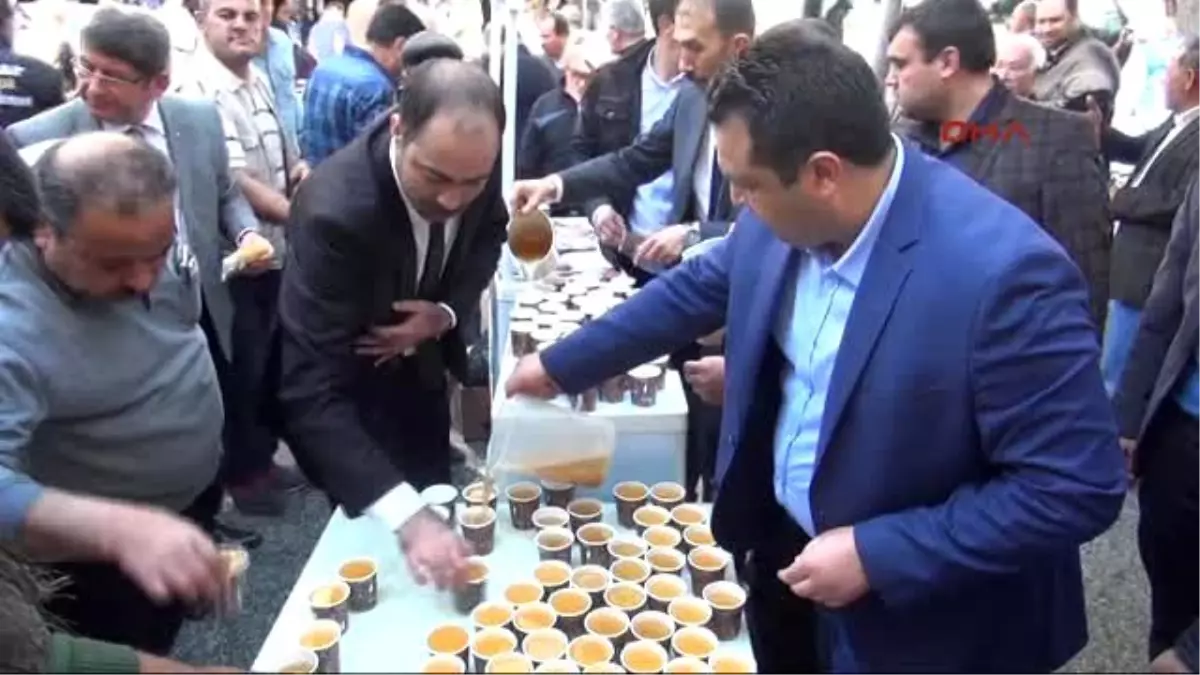 Mersin Vatandaşa \'Kuru Ekmek ve Üzüm Hoşafı\'