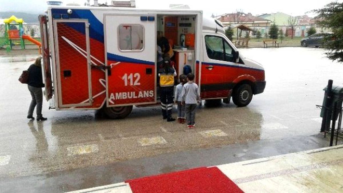 Öğrenciler Yaşama Yol Verdiler