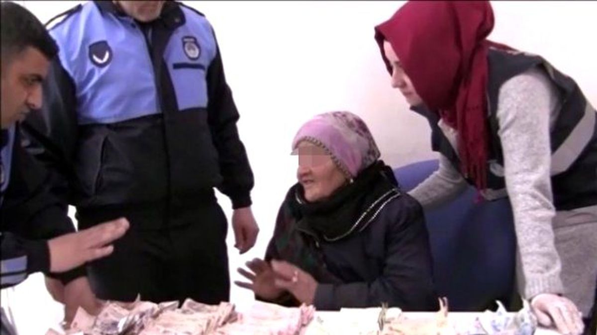 Dilencinin Üzerinden Çıkan Para, Zabıtayı Şaşkına Çevirdi