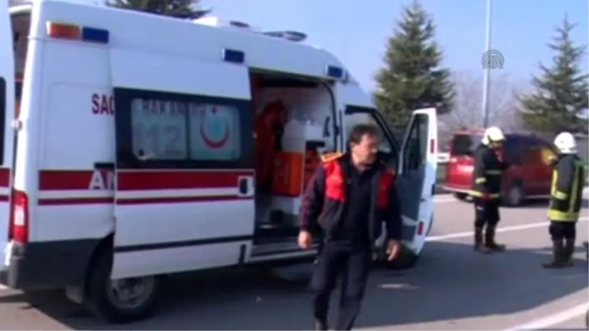 Sığınmacıları Taşıyan Minibüs Kaza Yaptı: 1 Ölü 14 Yaralı