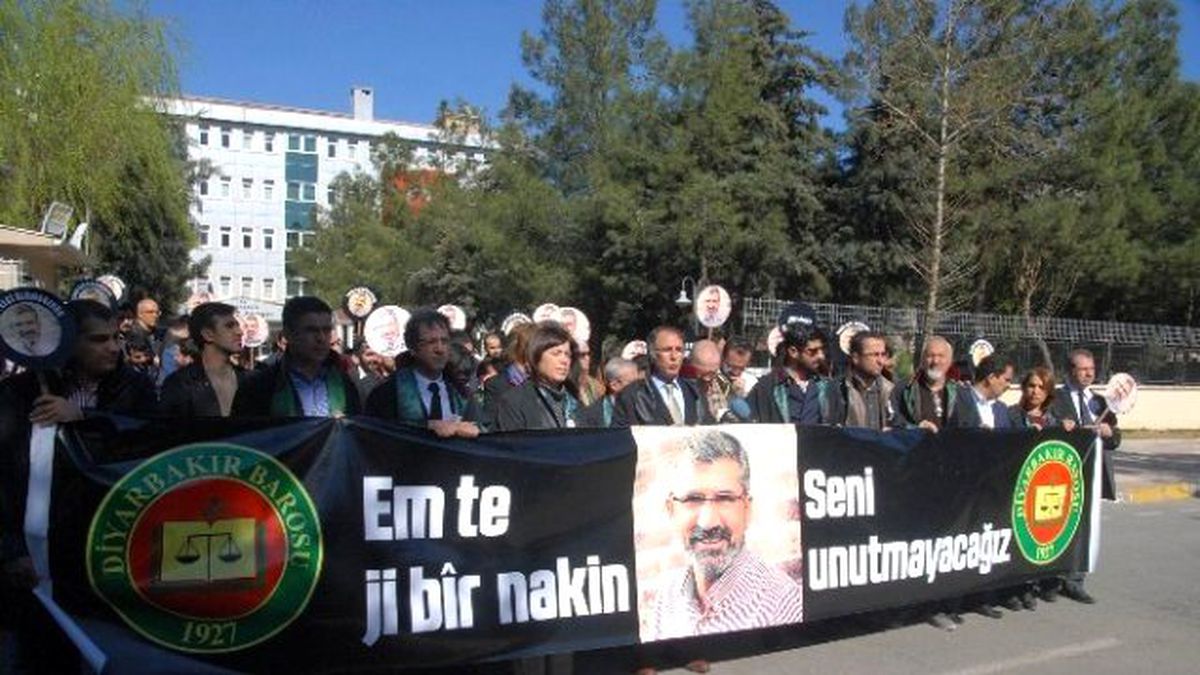 Tahir Elçi, Adliye Önünde Anıldı