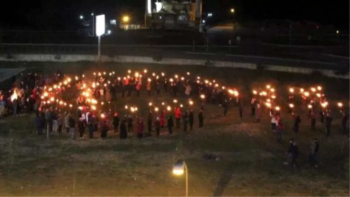 Üniversite Öğrencilerinden Çanakkale İçin 101 Meşale