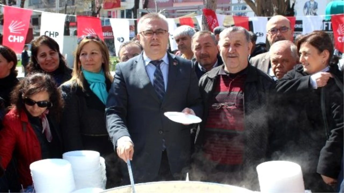Uşak Chp, Çanakkale Zaferi\'ni Pilav ve Ayran Dağıtarak Kutladı
