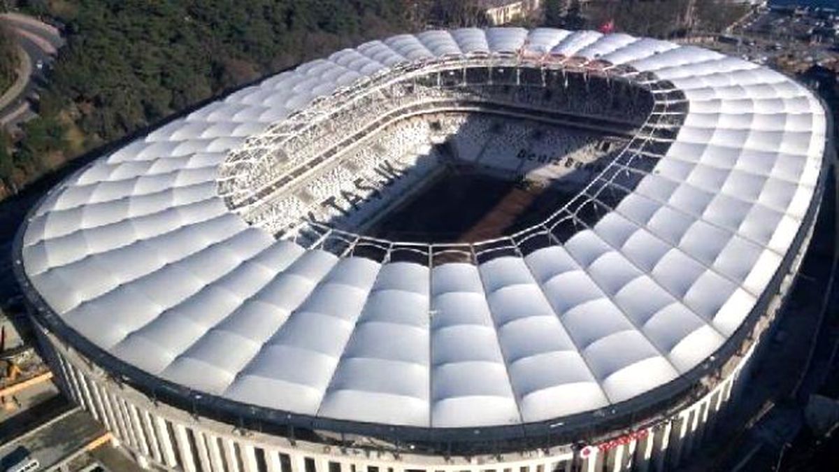 Vodafone Arena\'nın Son Mebranı da Kaplandı
