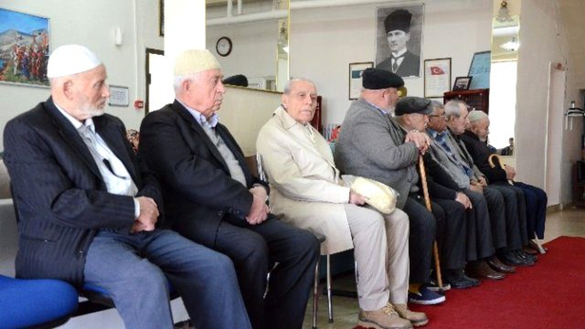 Yaşlılar ve Şehitler Anısına Mevlit