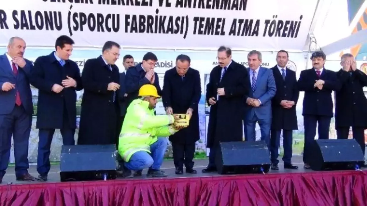 Yozgat Sporcu Fabrikası ve İl Tipi Gençlik Merkezinin Temeli Atıldı