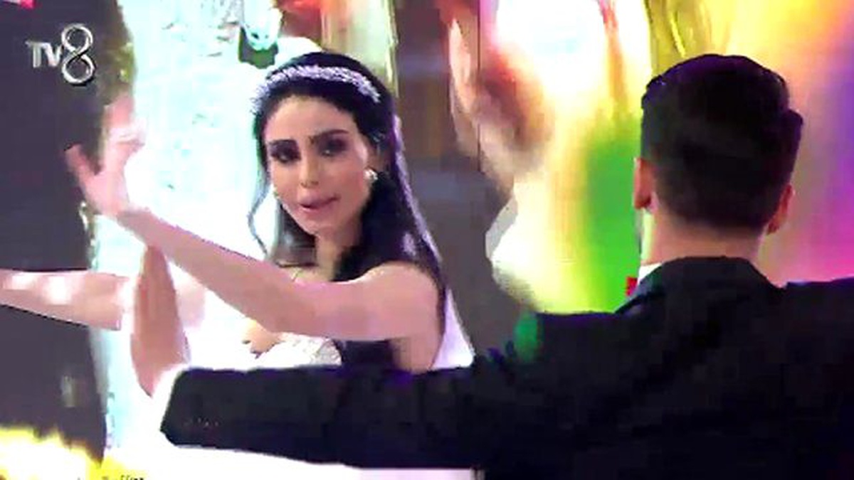 Ayshan ve Partneri Azeri Dansıyla Büyüledi!