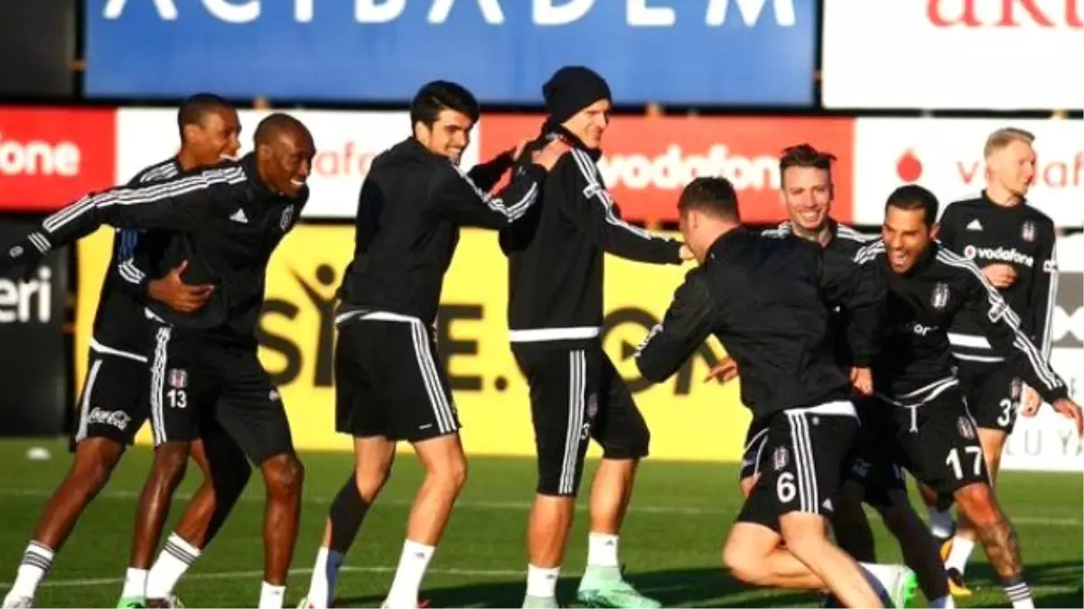 Beşiktaş\'a Tolga, Quaresma ve Oğuzhan\'dan İyi Haber Geldi