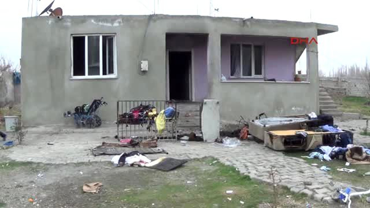 Iğdır Ütüyü Fişte Takılı Unutunca Evleri Yandı