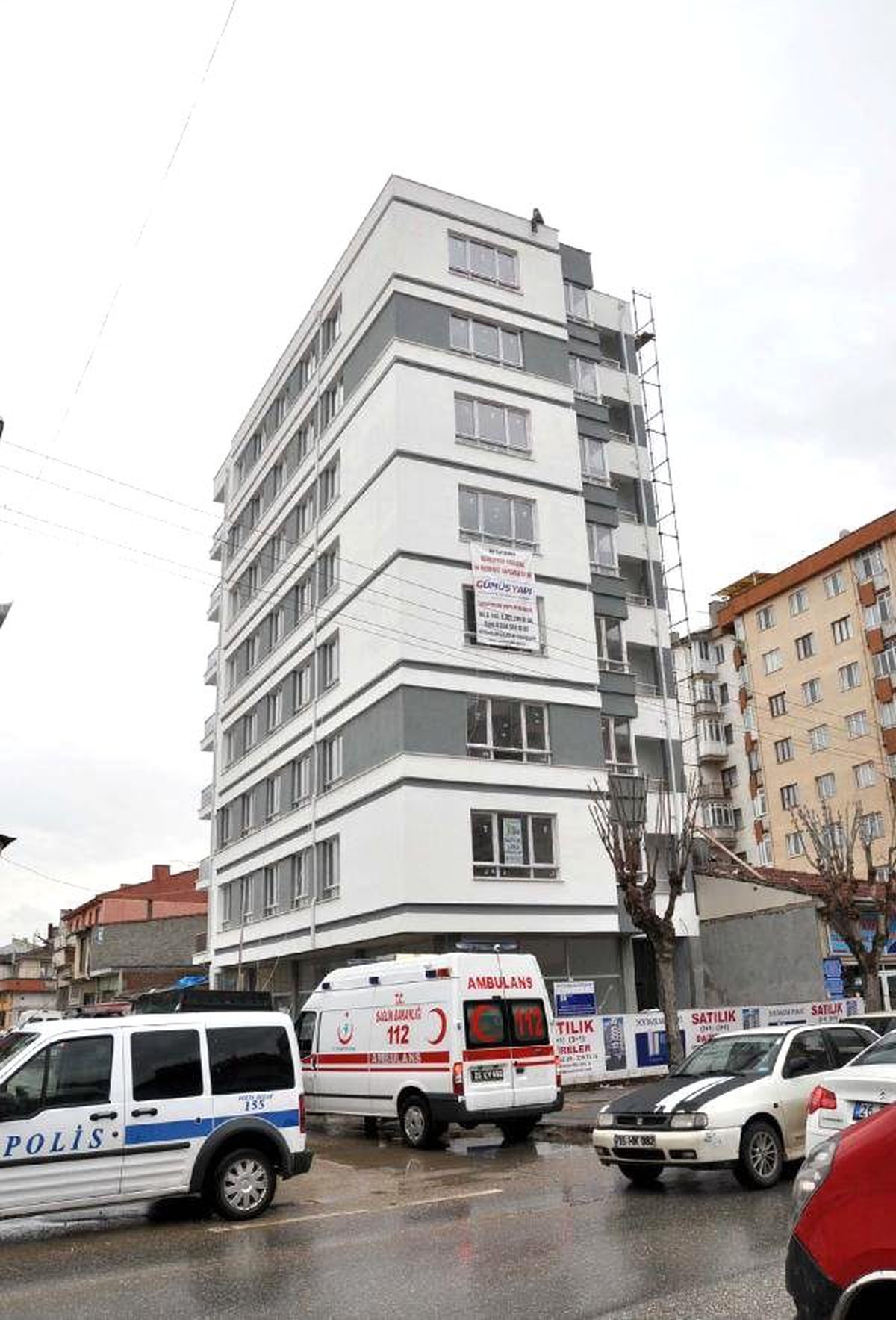 İnşaatın Terasına Çakıp İntihara Kalkıştı