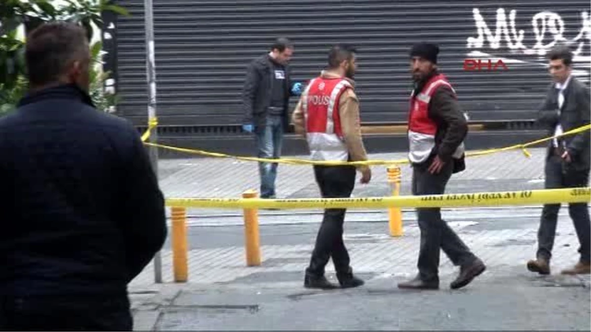 İstiklal Caddesi\'ne Çıkışlar Kapatıldı; İşyerleri Boşaldı