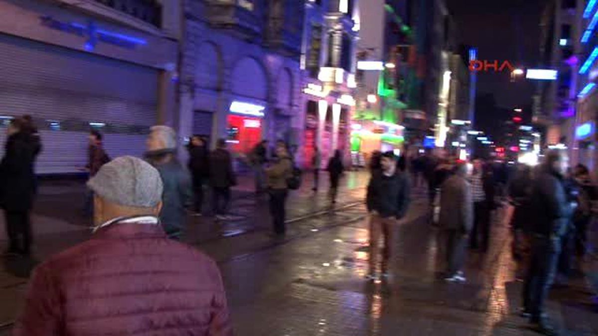 İstiklal Caddesi Yaya Ve Araç Trafiğine Açıldı
