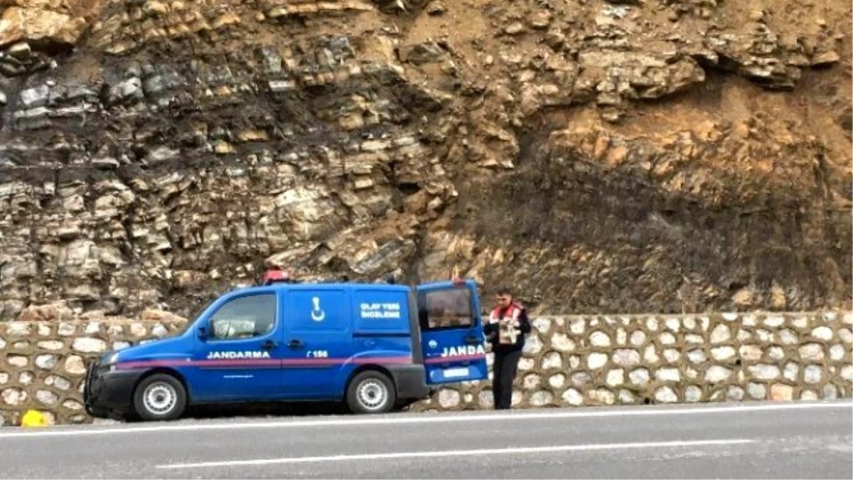 İzmir\'de Jandarma Aracına Silahlı Saldırı