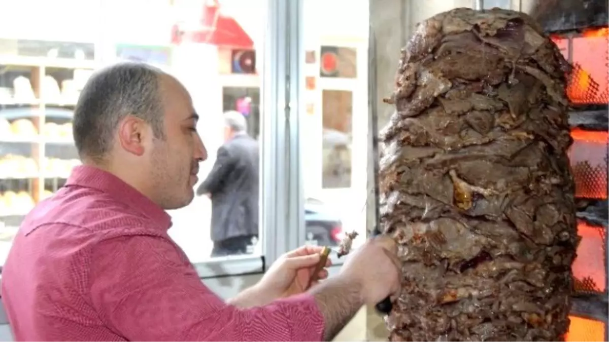 Kahvaltıda Güneydoğu\'da Ciğer Kebabı Artvin\'de Cağ Kebabı