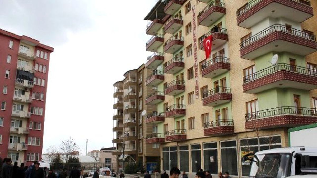 Nusaybin\'de Şehit Olan Özel Hareket Polisinin Baba Ocağına Ateş Düştü