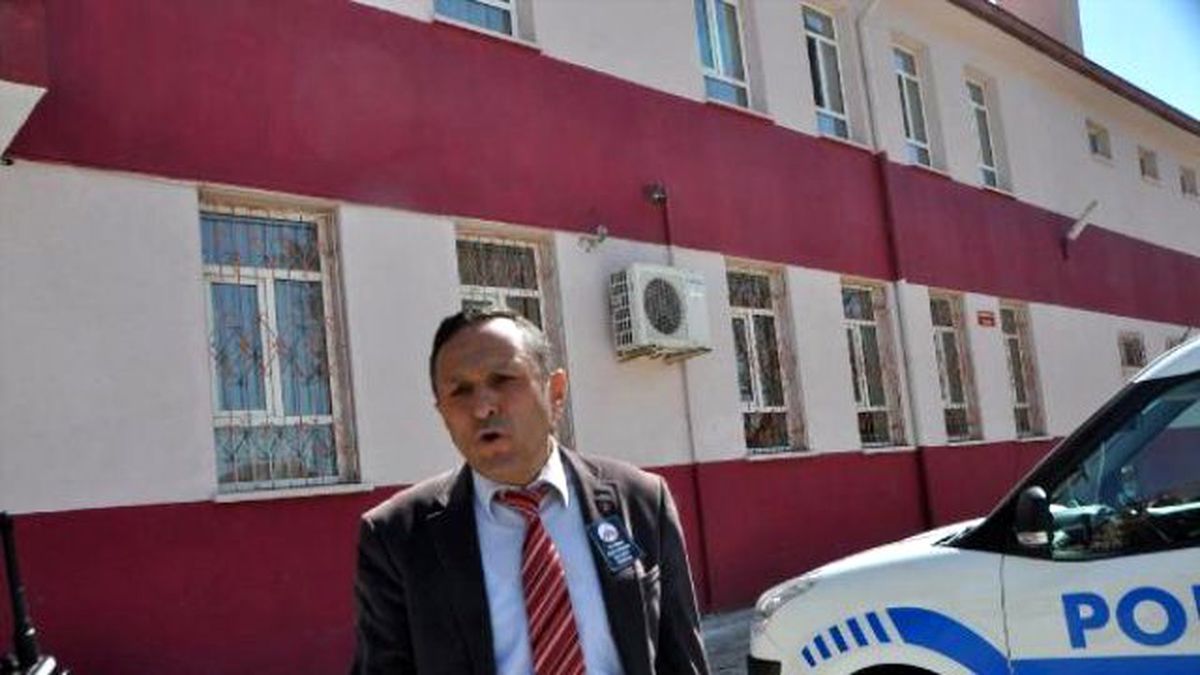 Öğrenciyi Dövmekle Suçlanan Öğretmen: Olay Komplodur