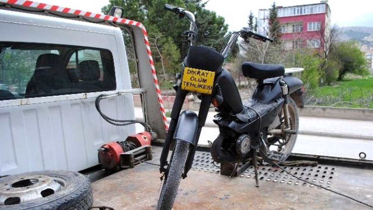 Ölüm Tehlikesi\' Motosiklete Trafikten Men