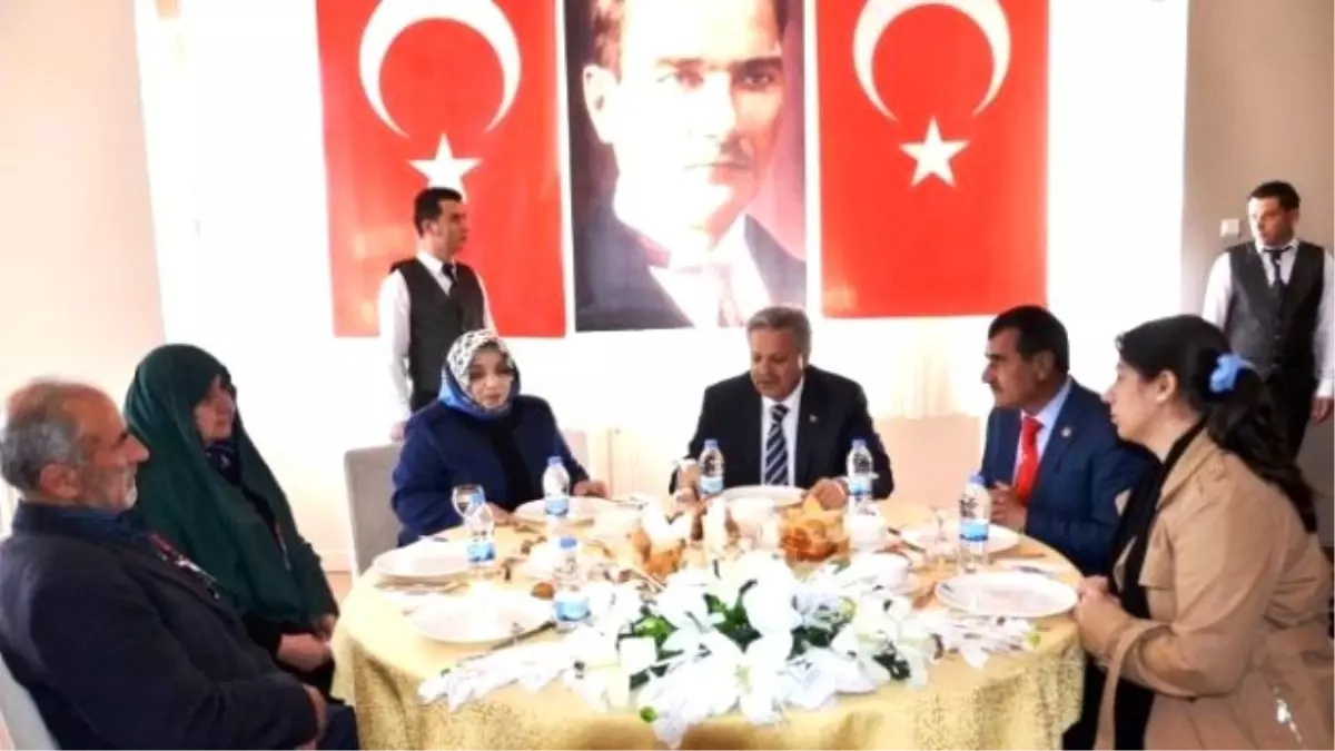 Şehit Yakınları ve Gaziler Yemekte Bir Araya Geldi