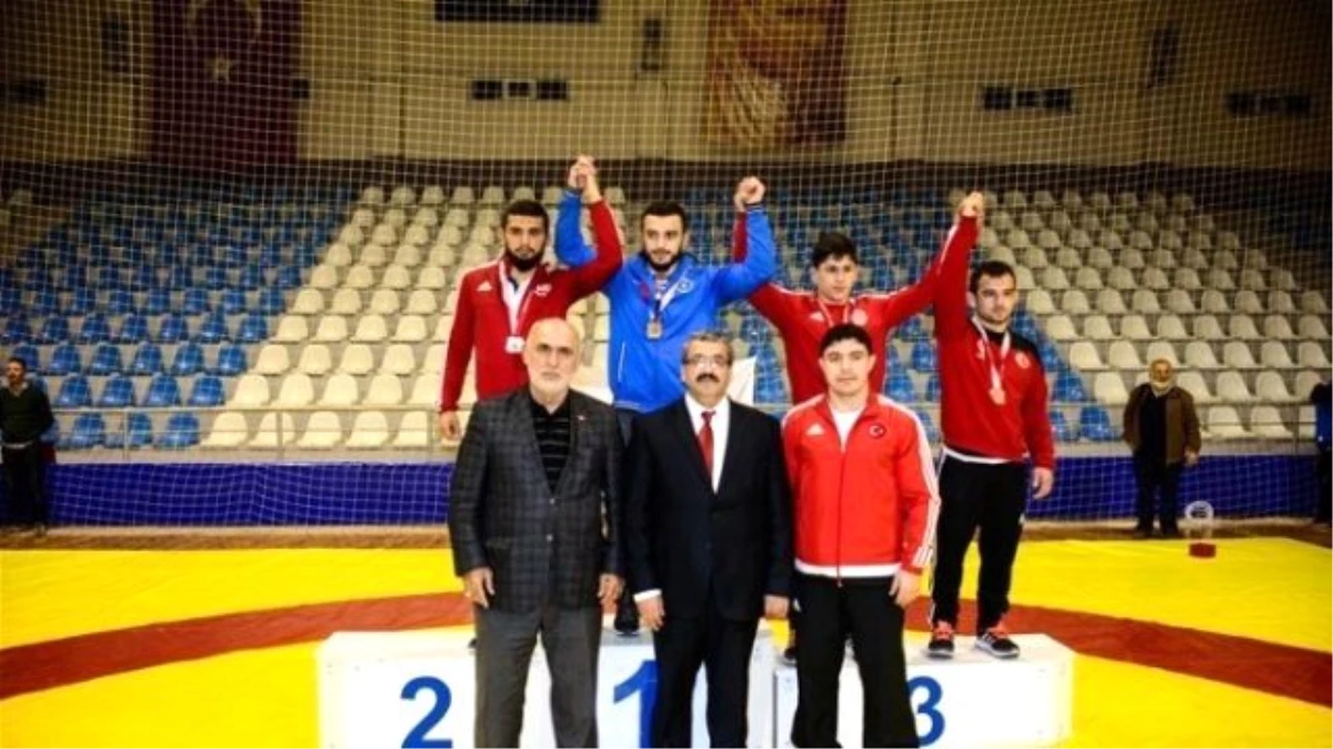 Tokat\'ta Türkiye Gençler Serbest Sitil Güreş Şampiyonası