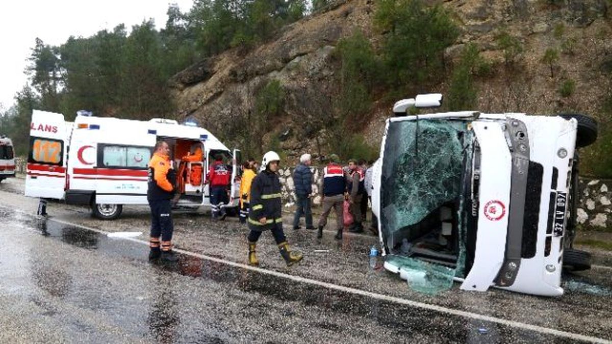 Üniversite Öğrencilerini Taşıyan Otobüs Devrildi: 31 Yaralı