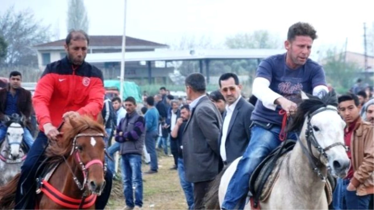 2016\'nın İlk Rahvan At Yarışı Şehitler Adına Düzenledi