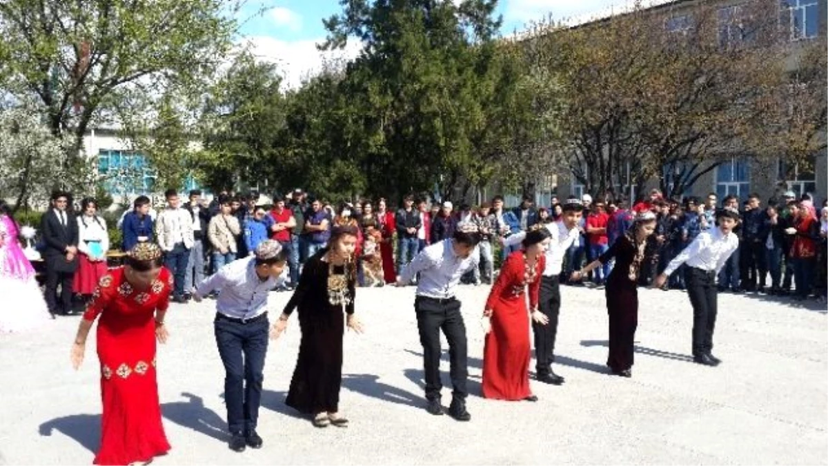 Ahmet Yesevi Üniversitesi Kentav Hazırlık Fakültesi\'nde Nevruz Şenliği