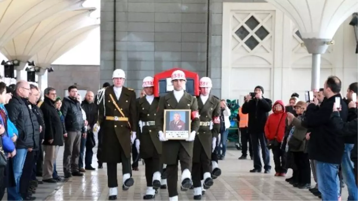 Atatürk\'ün Naaşını Son Gören Asker Son Yolculuğuna Uğurlandı