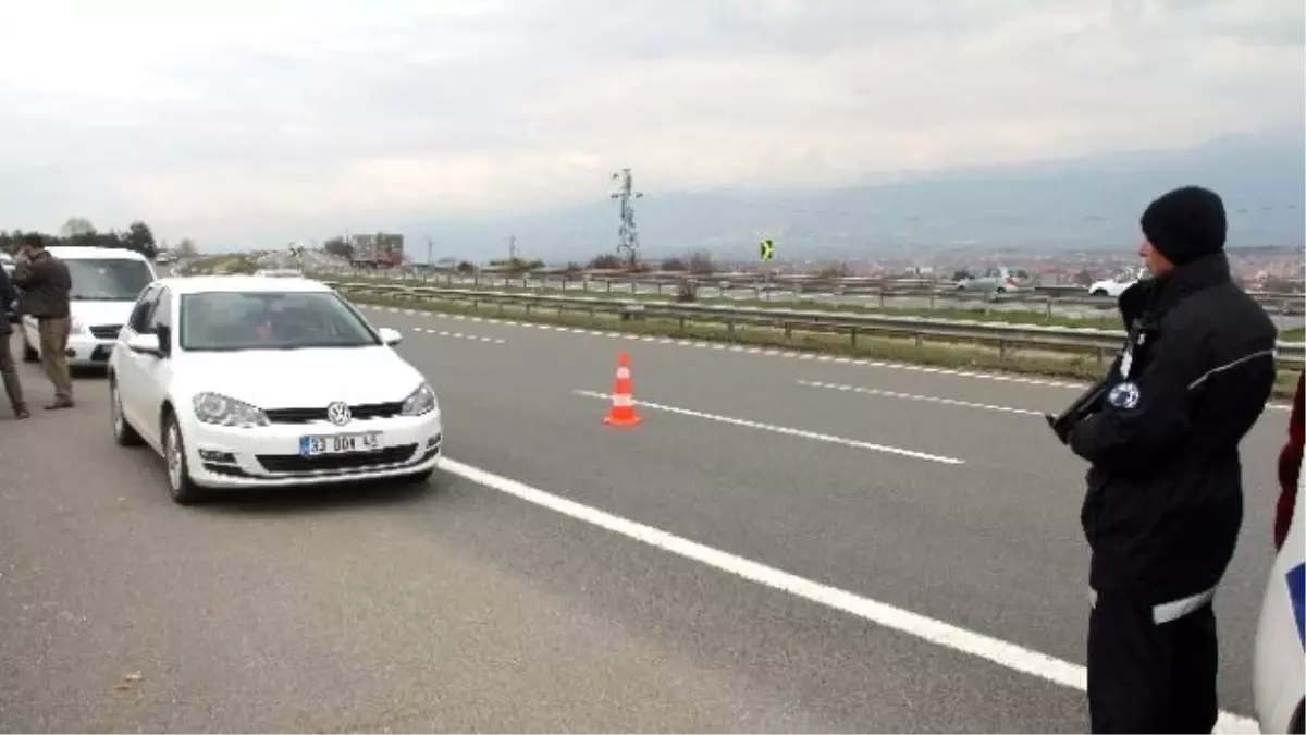 Bolu Tem\'de Şüpheli Araç, Polisi Alarma Geçirdi