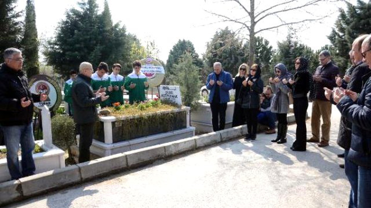 Bursasporlu Ersel Altıparmak Kabri Başında Anıldı