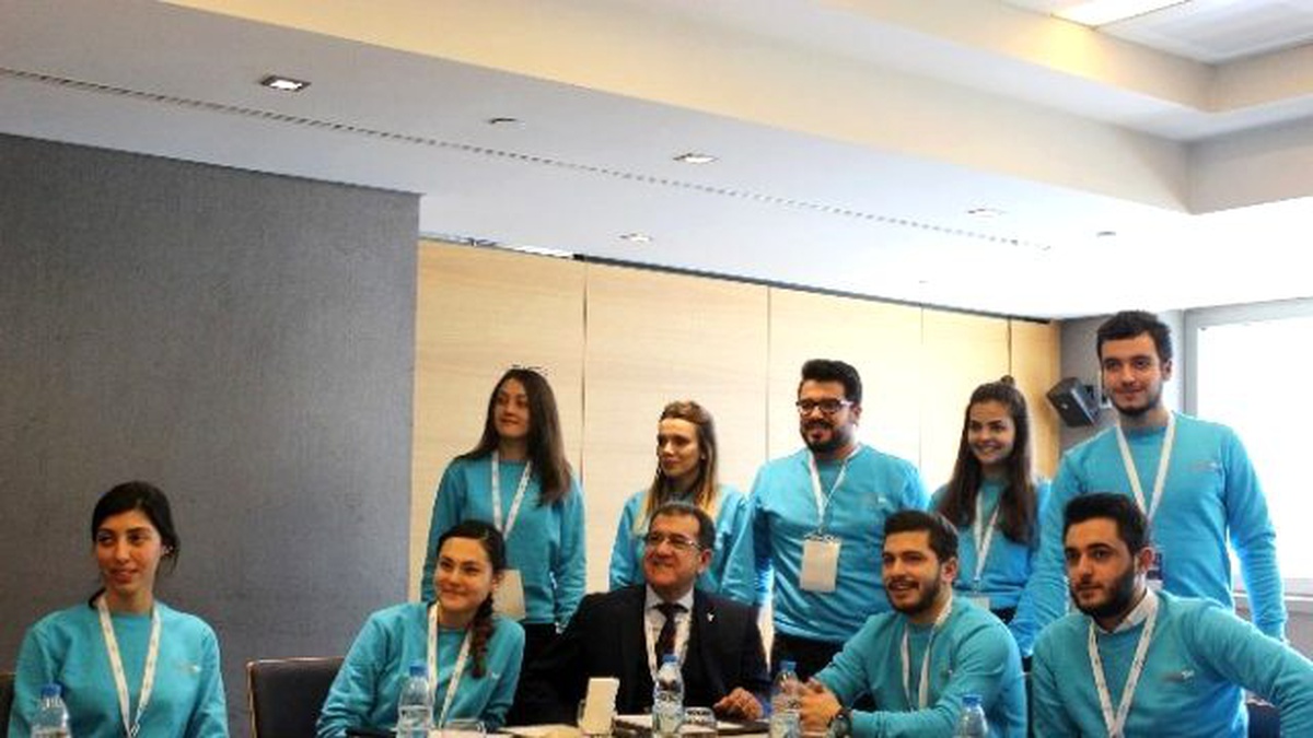 Celep\'ten Gençlere, "Türkiye\'de Çok İş Fırsatı Var