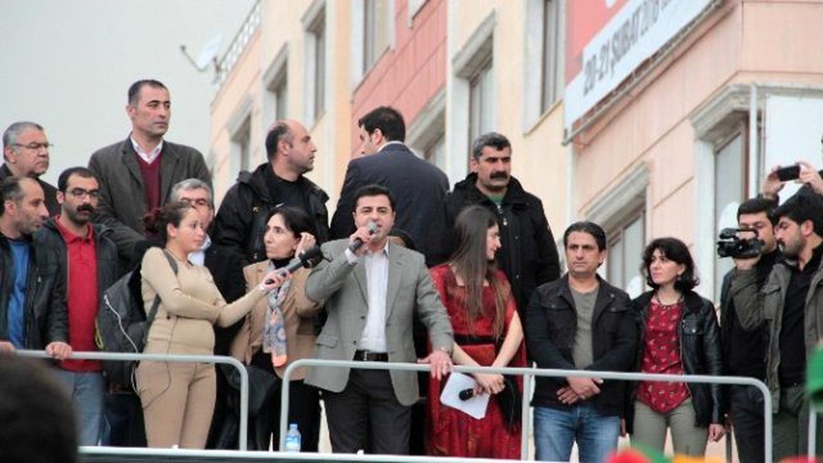 Demirtaş, Batman\'da İzinsiz Yapılan Nevruz Kutlamasına Katıldı